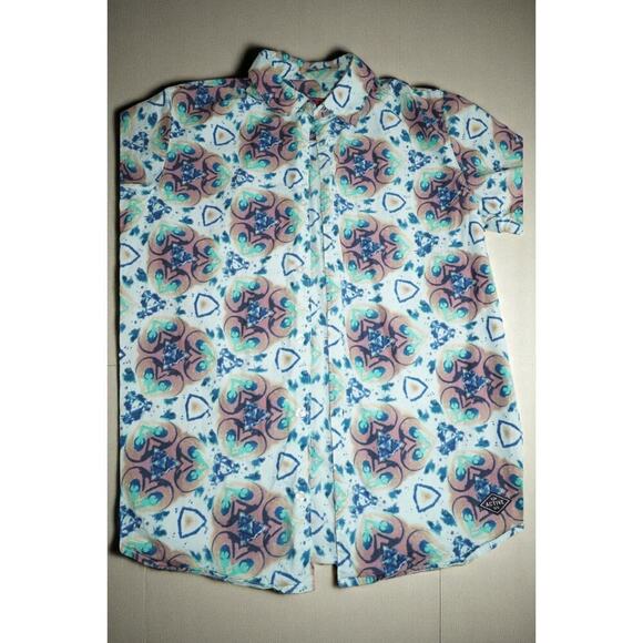 Active Short Sleeve Button-Up Shirt | Medium | Kaleidoscope Heart Print | Skate - Picture 12 of 13